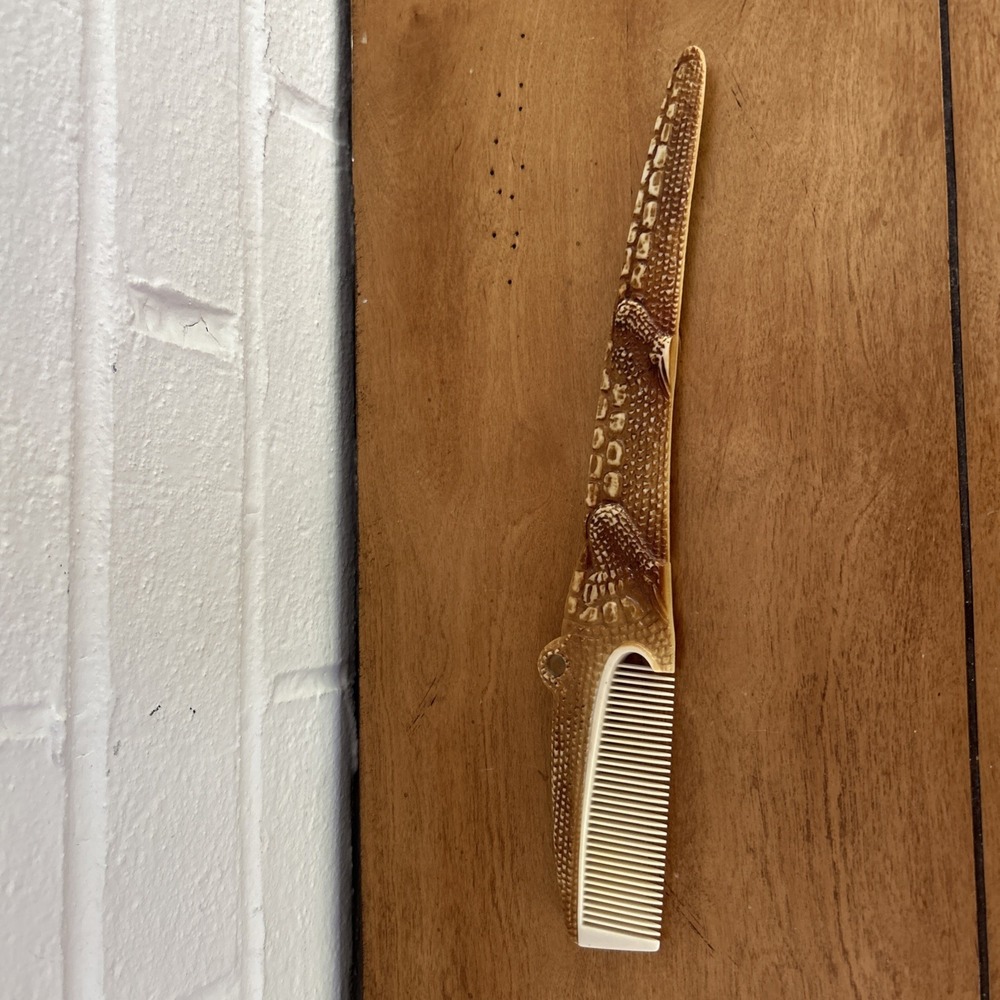 Vintage Alligator Crocodile Novelty Plastic Comb 11"